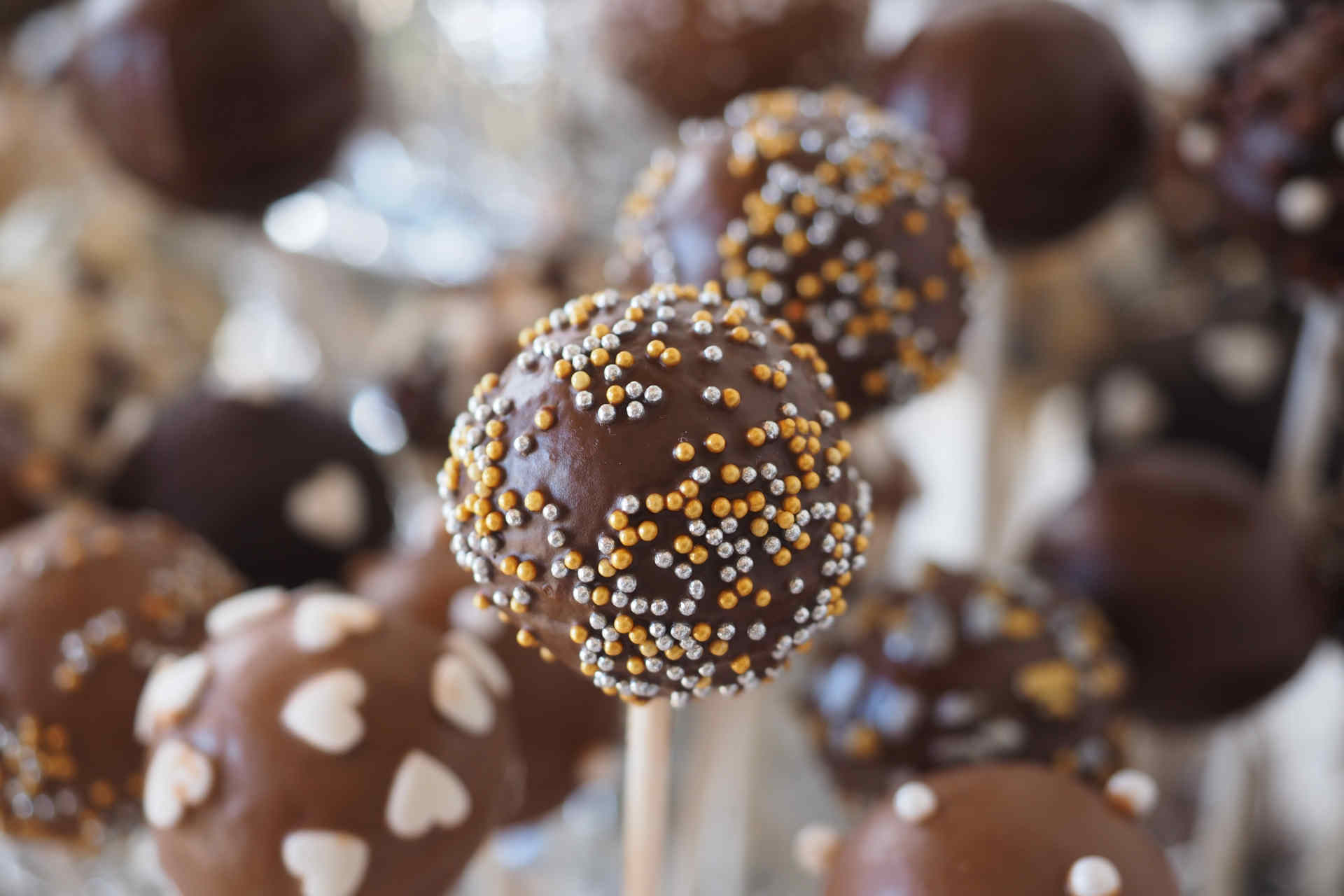 Cake pops with jam