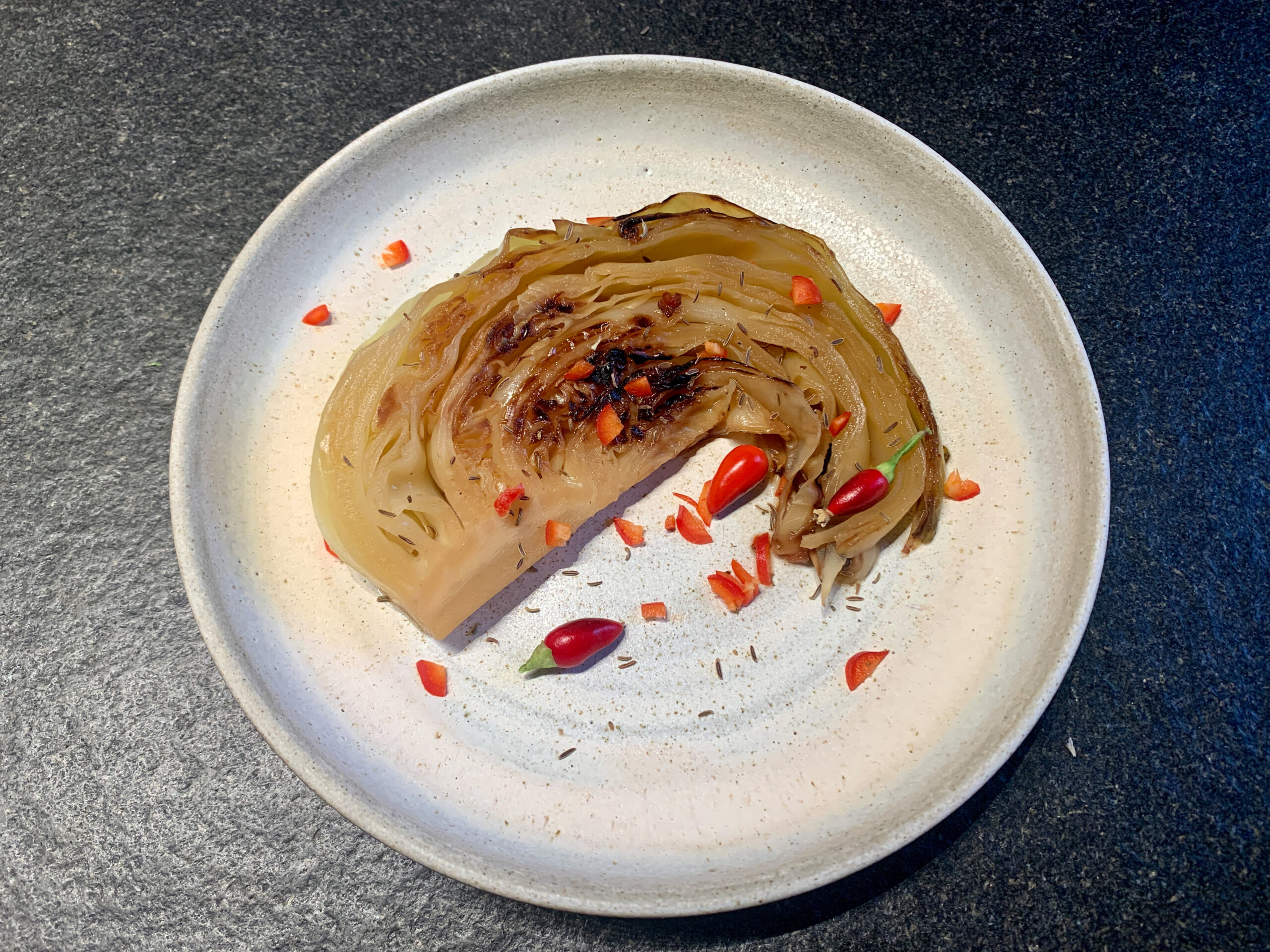 Stöckelkraut mit Kümmel und Chili