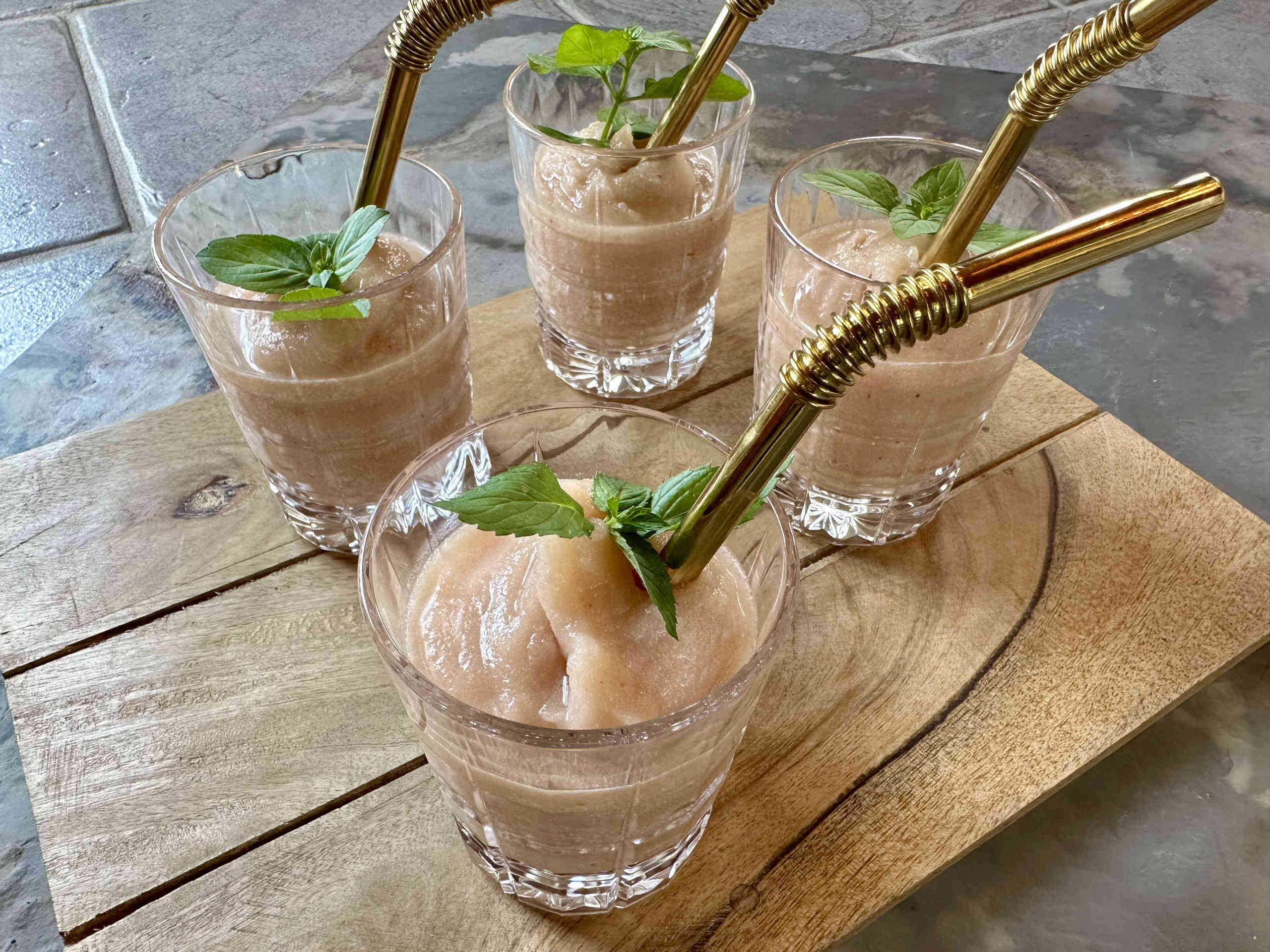 The refreshing summer drink Frosé