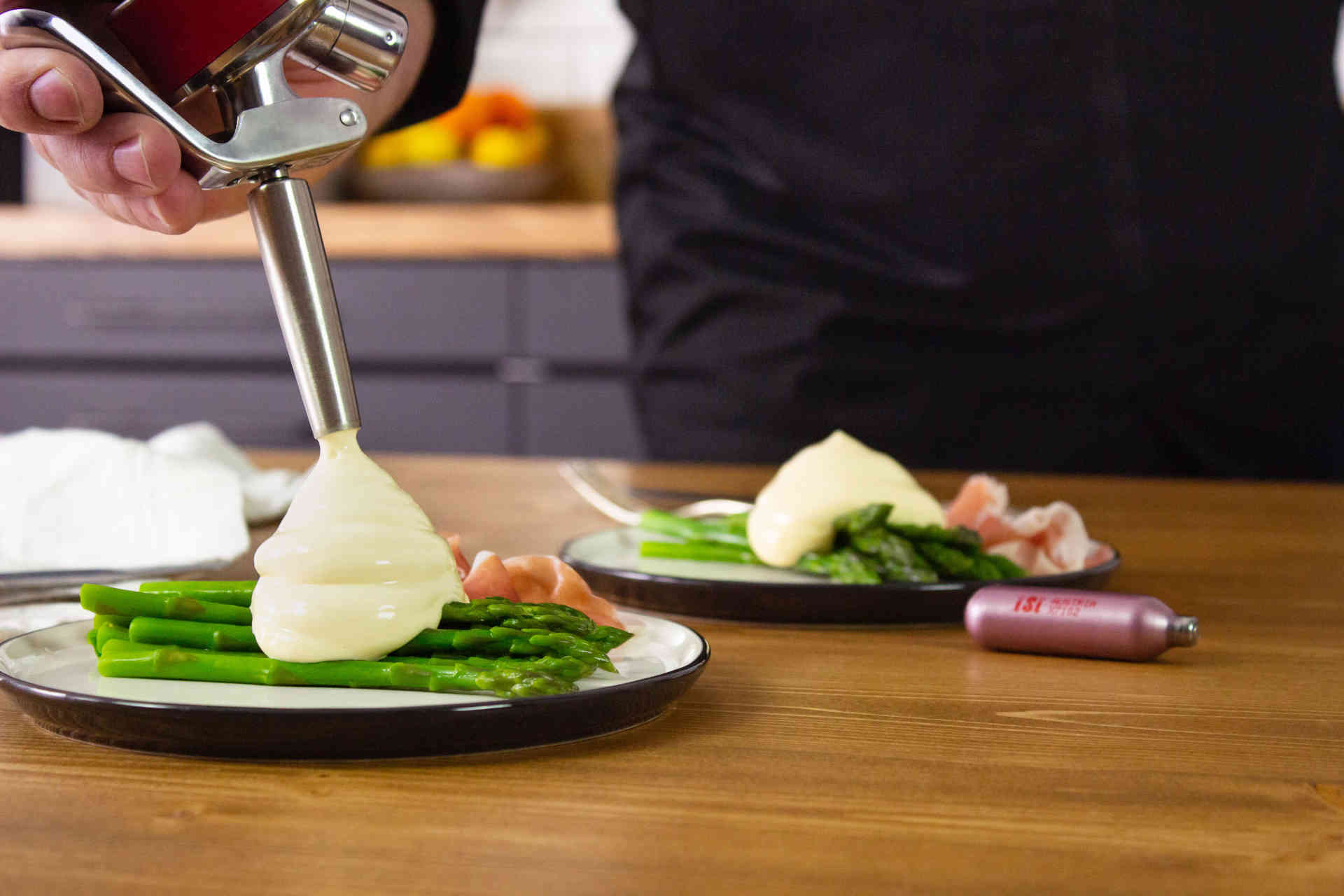 Plant-based whipping: Vegan hollandaise sauce