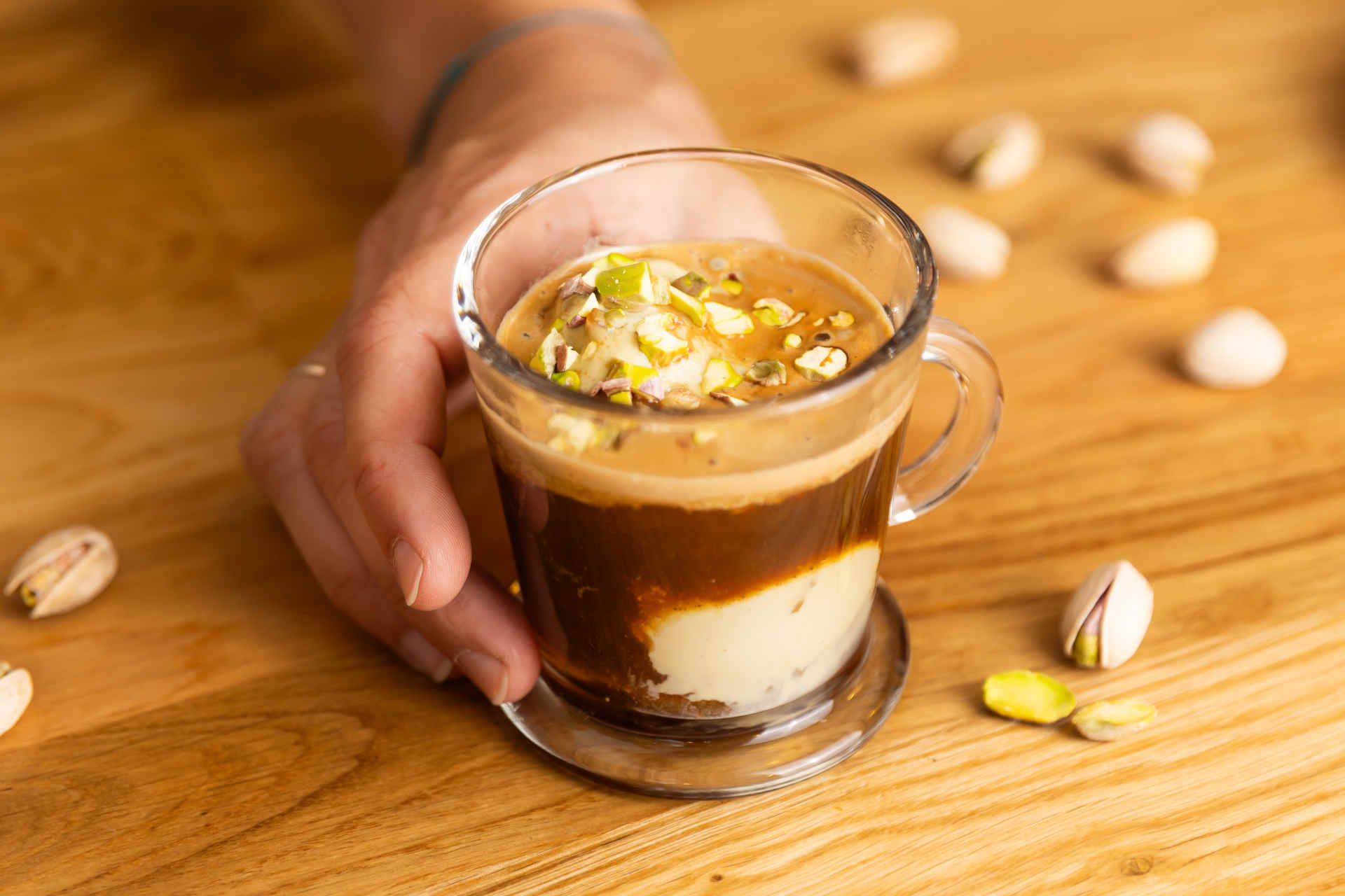 Cremiges Sommerdessert mit Espresso-Twist: Affogato Royal
