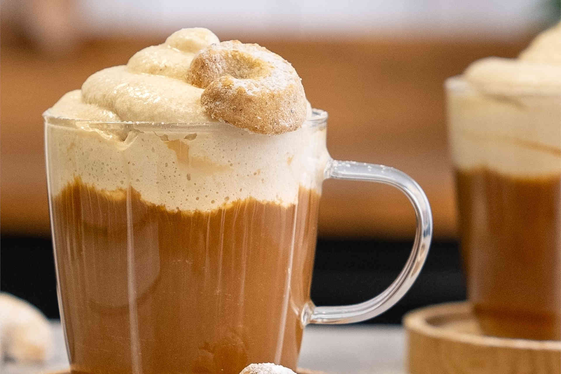 Buttrige Kipferlnote im Kaffee: Vanillekipferl-Topping