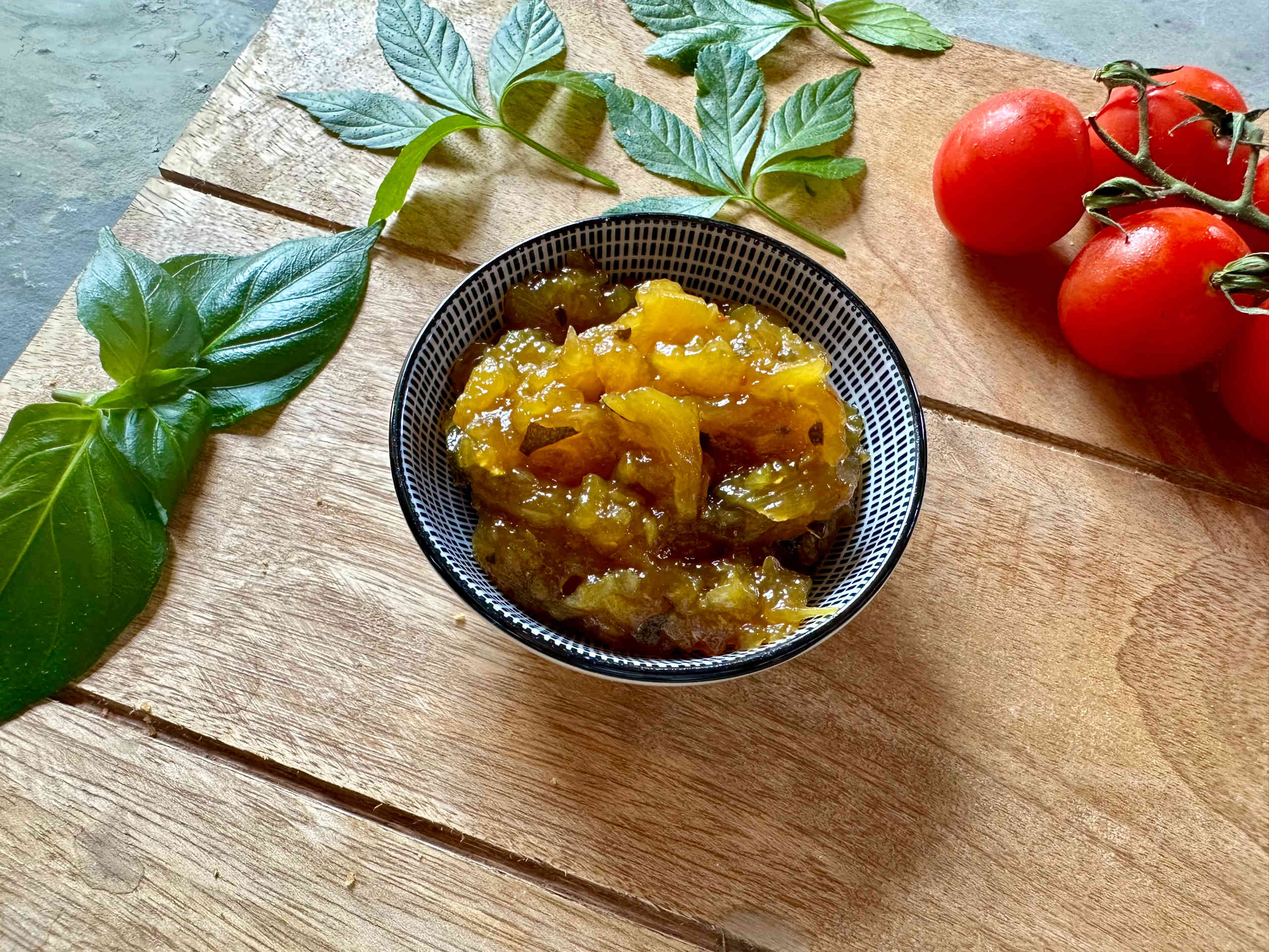 Zucchini and onion chutney with curry from the Thermomix