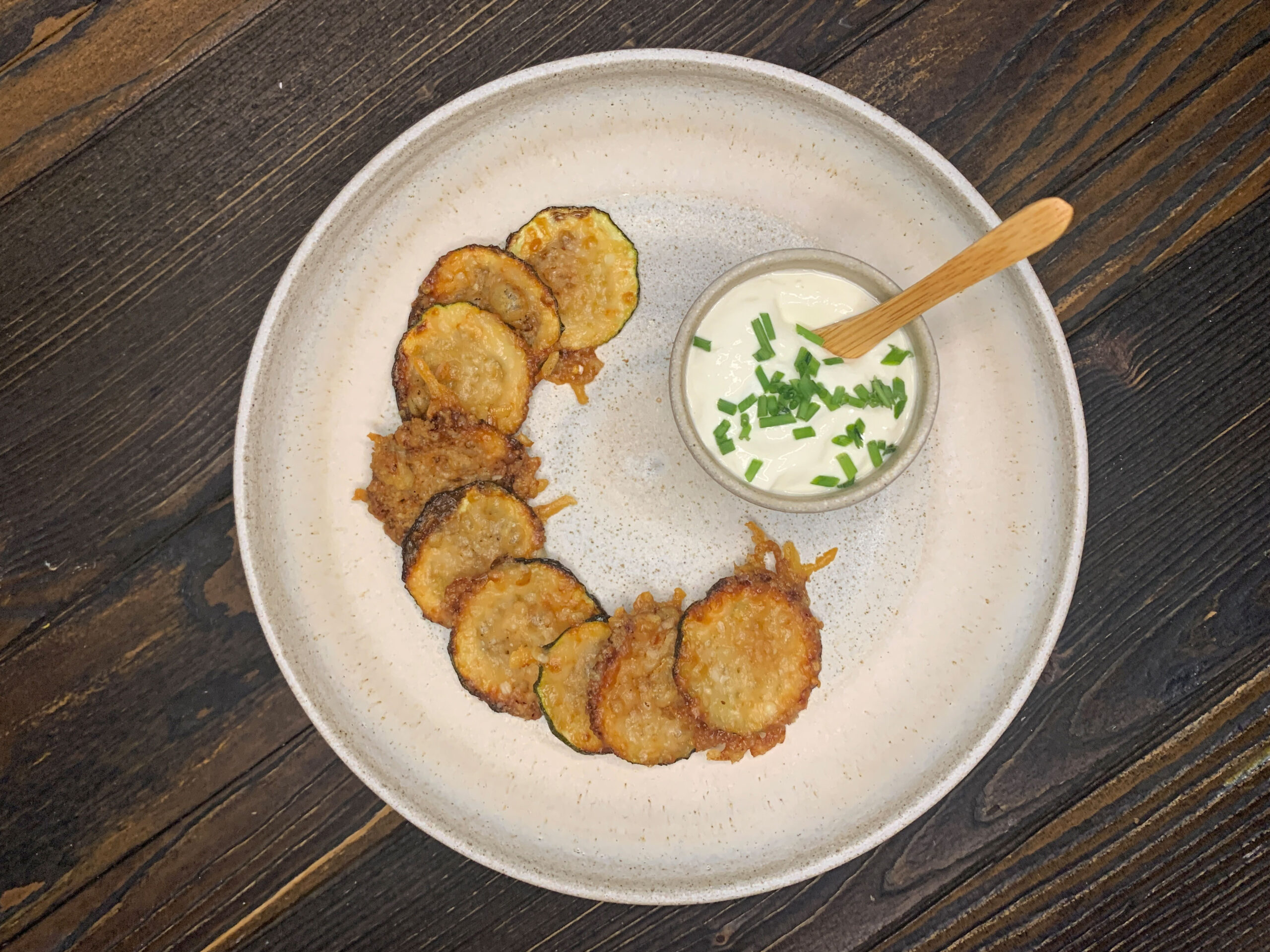 Zucchini-Parmesan-Chips – the healthy and delicious low carb snack