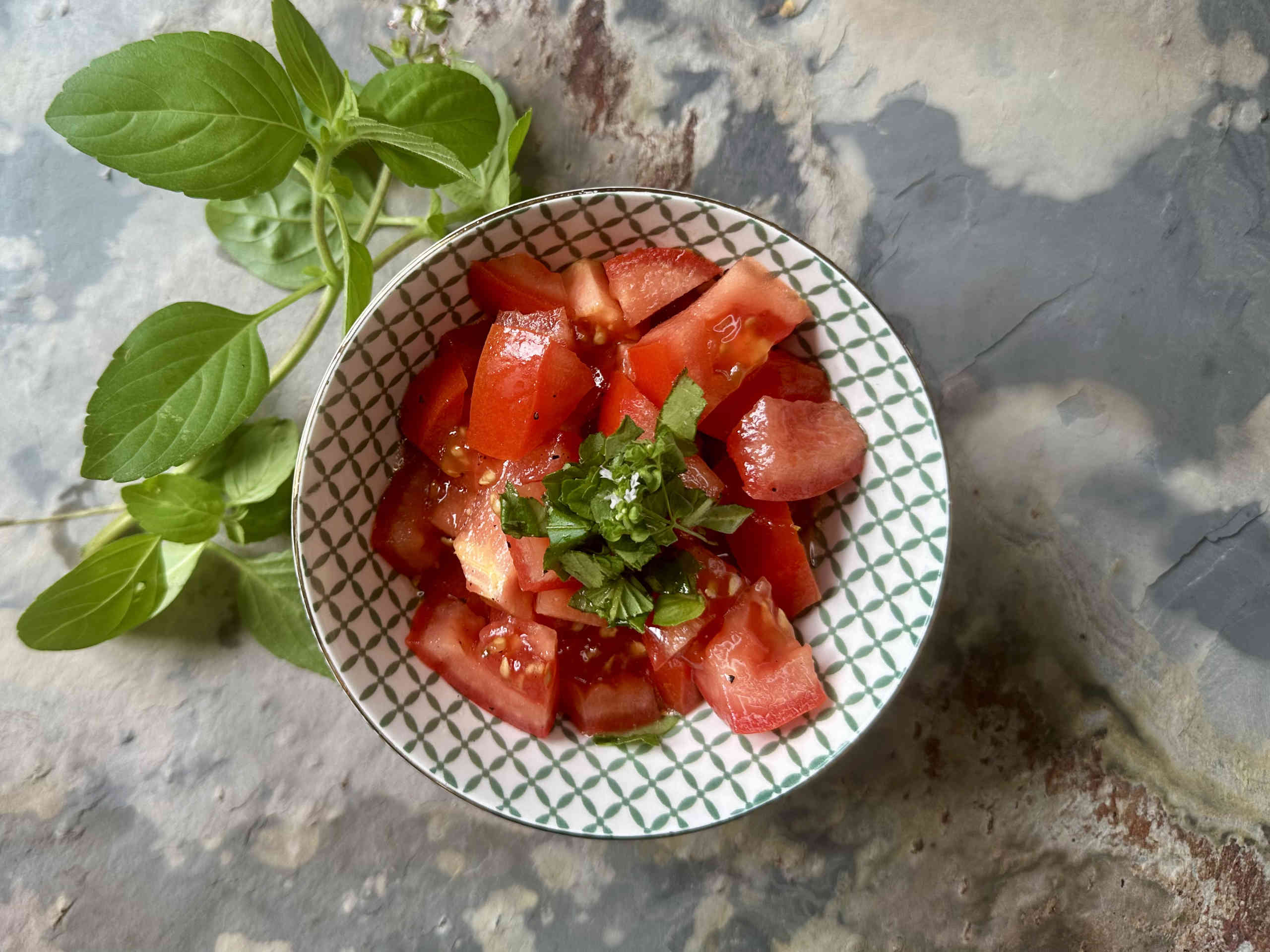 Erfrischender Tomatensalat mit Basilikum © Alexandra Gorsche